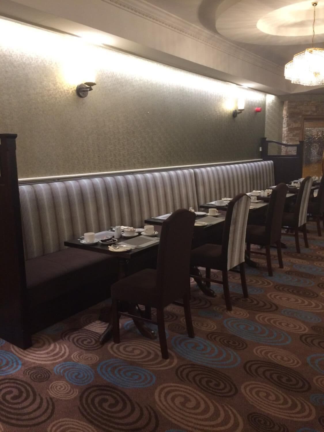 breakfast, lunch, dinner served; british cuisine