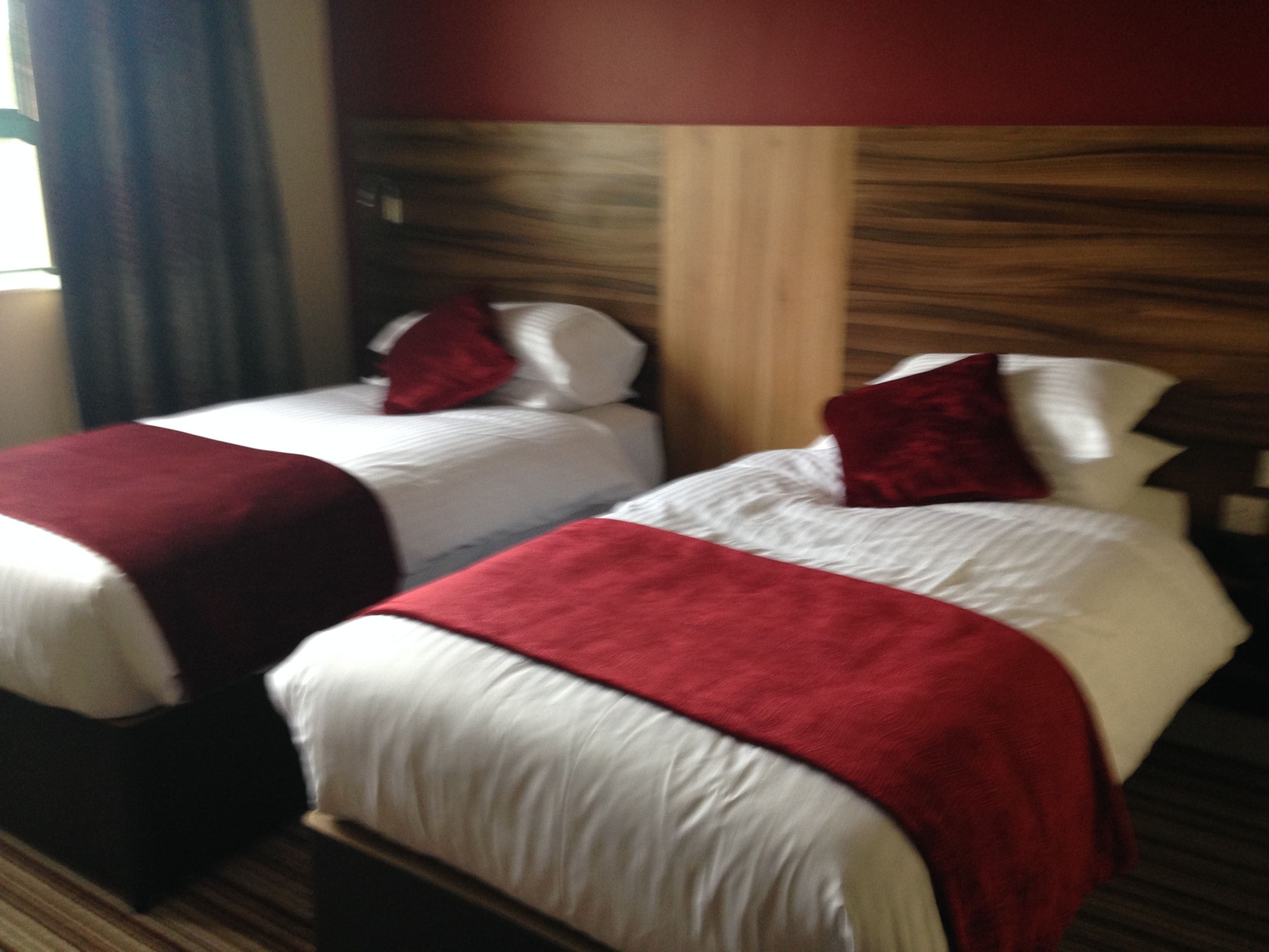 twin room | desk, iron/ironing board, free wifi, bed sheets