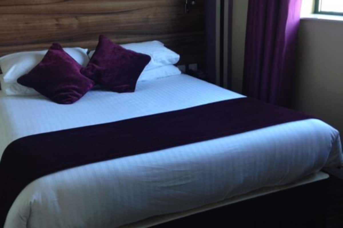 double room | desk, iron/ironing board, free wifi, bed sheets