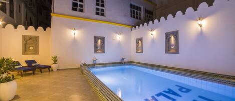 3 outdoor pools, open 8:00 AM to 6:00 PM, sun loungers