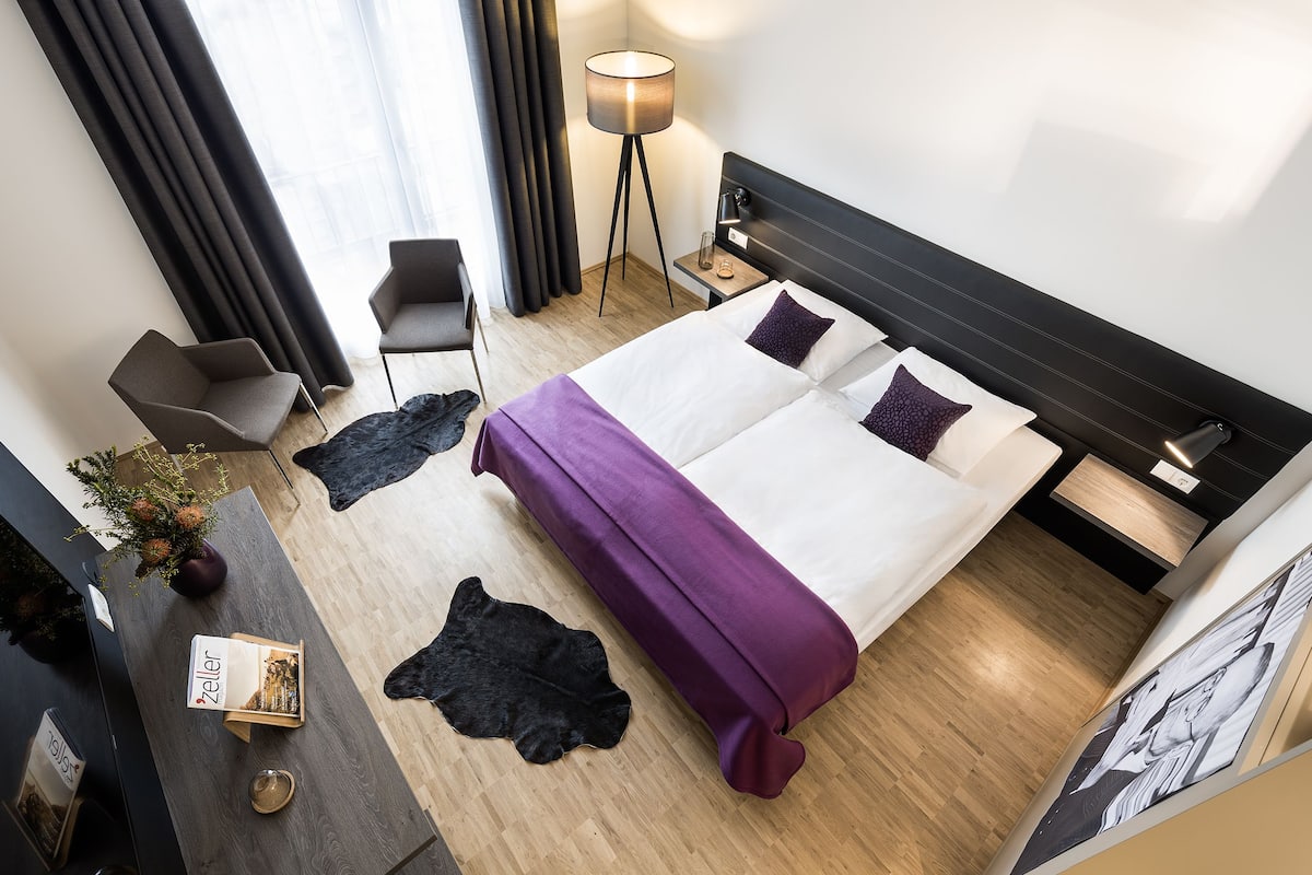 1 bedroom, premium bedding, in-room safe, desk