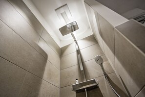 Bathroom shower - Hotel K99 (Radolfzell am Bodensee)