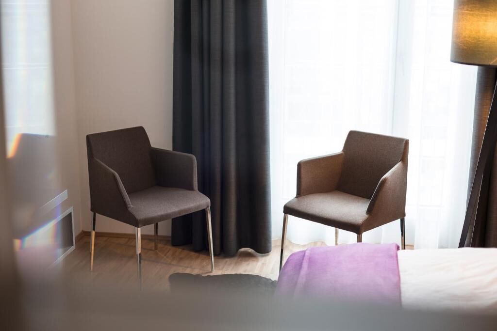 1 bedroom, premium bedding, in-room safe, desk