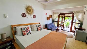 Colchones Select Comfort y caja de seguridad en la habitación