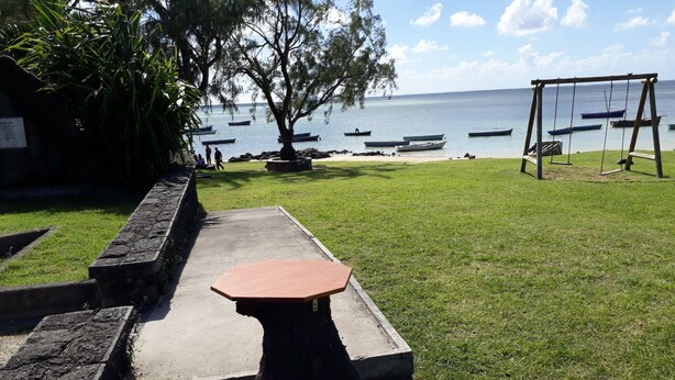 Beach - Seaview Apartments (Grand Gaube)