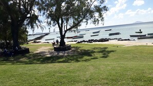 Beach - Seaview Apartments (Grand Gaube)