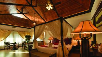 Hill Top Cottage | Minibar, soundproofing, bed sheets