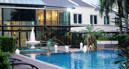 The Green View Hotel