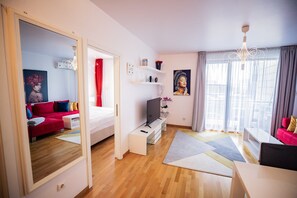 Basic Apartment, 1 Queen Bed with Sofa bed | Living area | LED TV - Red Hotel Riviera Suite & Lake (Cluj-Napoca)