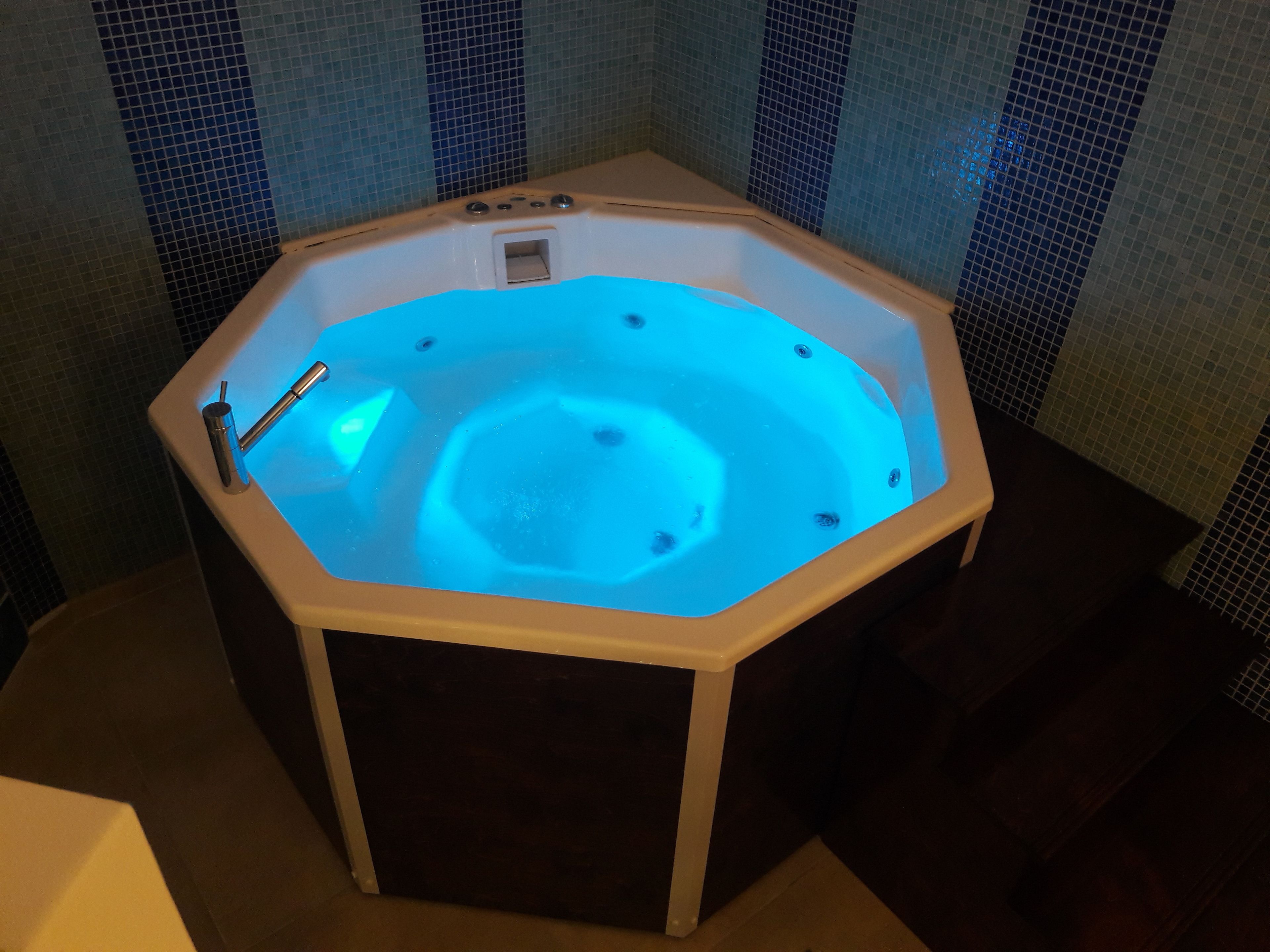 indoor spa tub