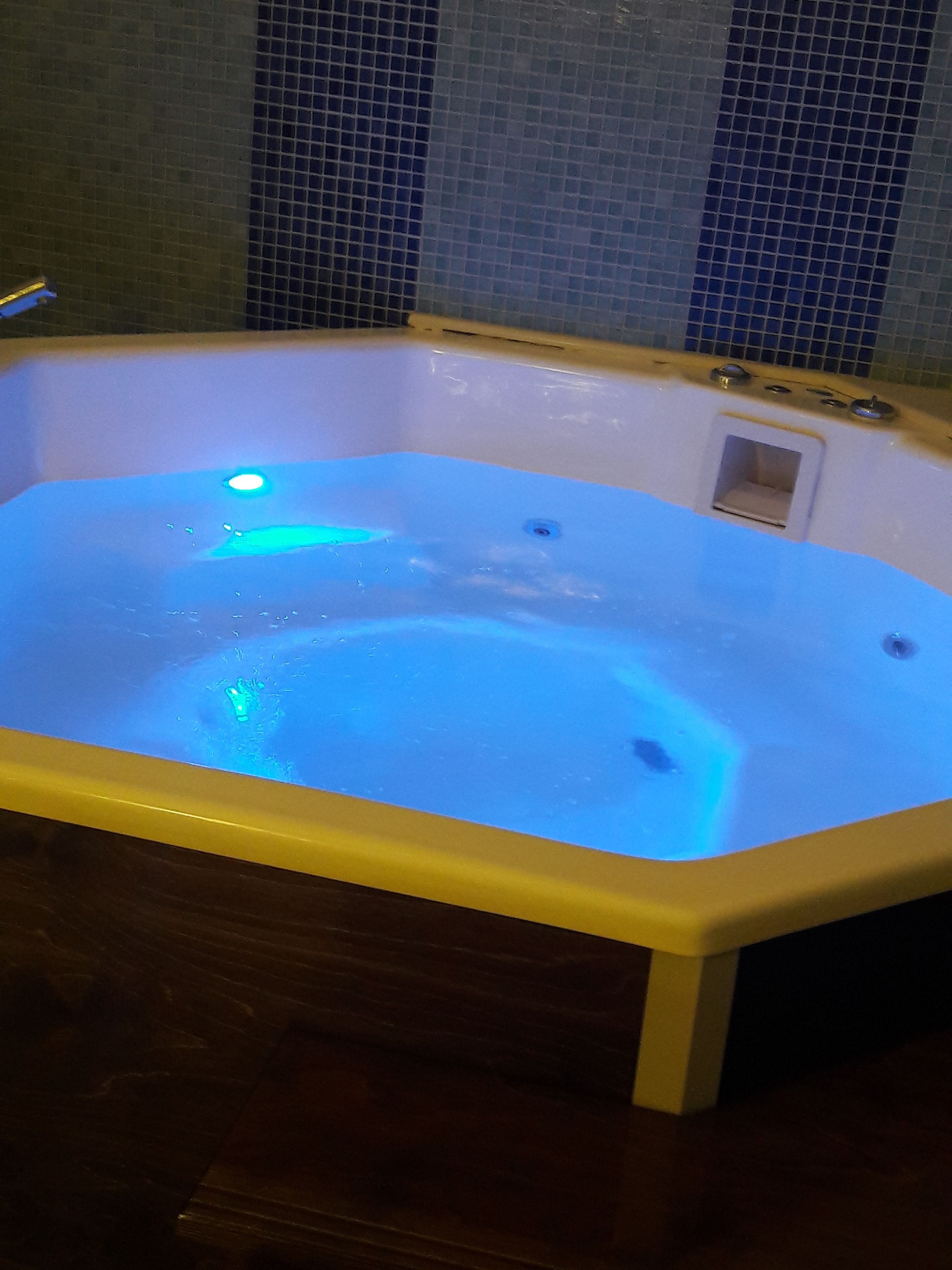 indoor spa tub