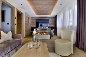 Ropa de cama de alta calidad, minibar, caja fuerte