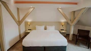 Twin kamer, 2 eenpersoonsbedden | Een minibar, een kluis op de kamer, een bureau, verduisterende gordijnen
