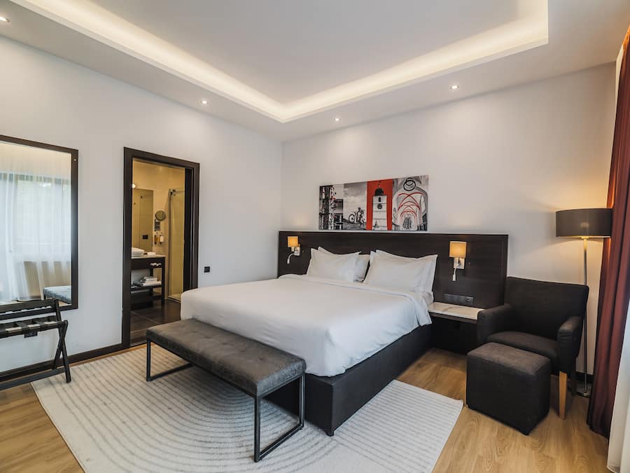 Habitación doble superior, balcón | Minibar, caja fuerte, escritorio y cortinas opacas