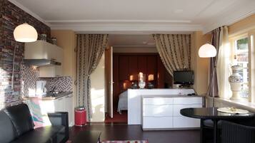 Apartment | Living area | Flat-screen TV