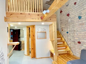 Superior Apartment | Living area - Lavender Circus Hostel (Budapest)