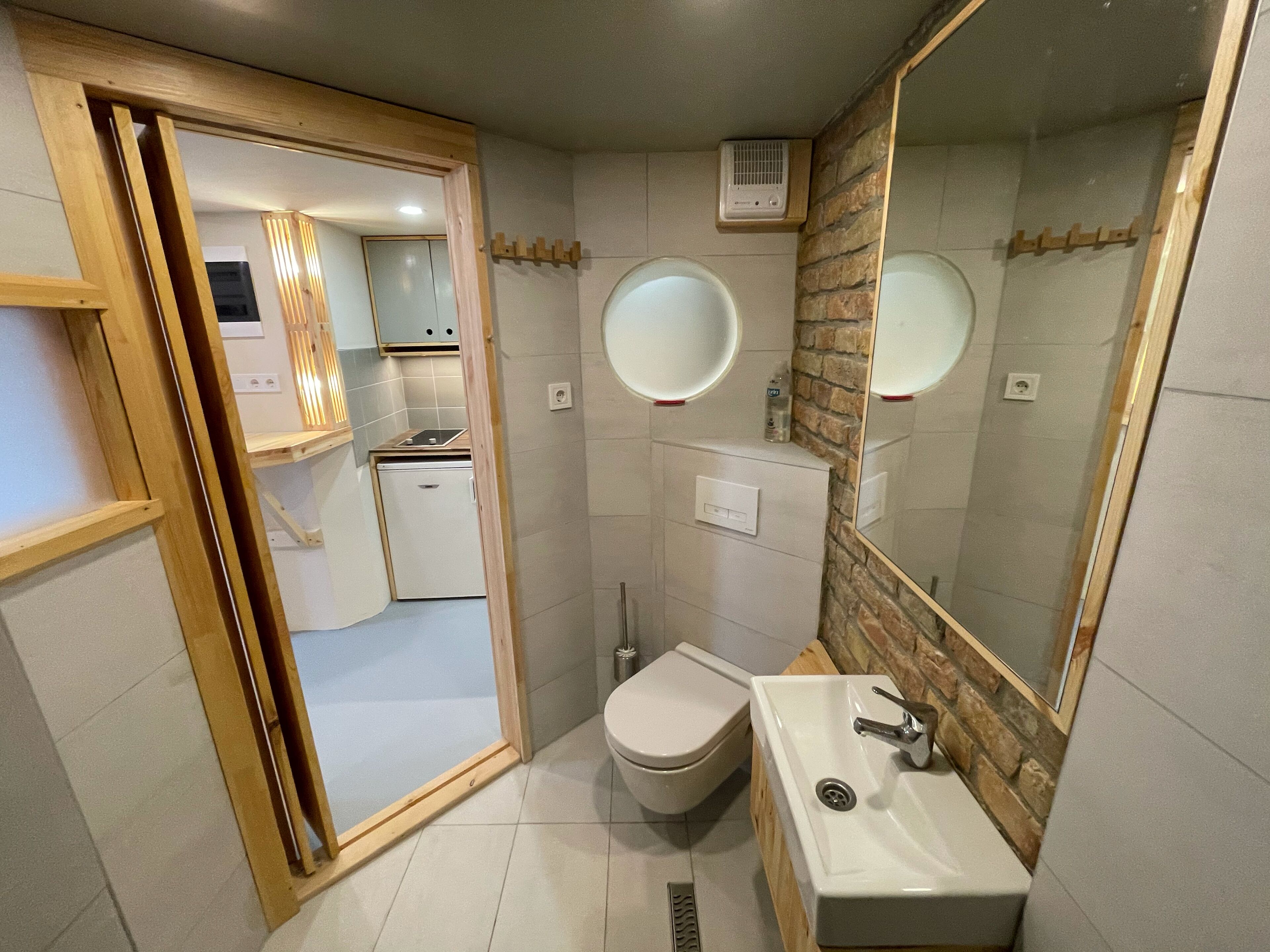 Photo - Lavender Circus Hostel, Doubles & Ensuites