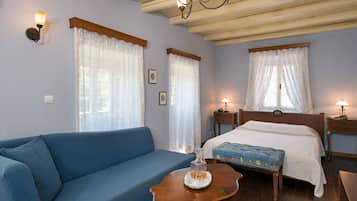 Een minibar, een bureau, een strijkplank/strijkijzer, gratis babybedden