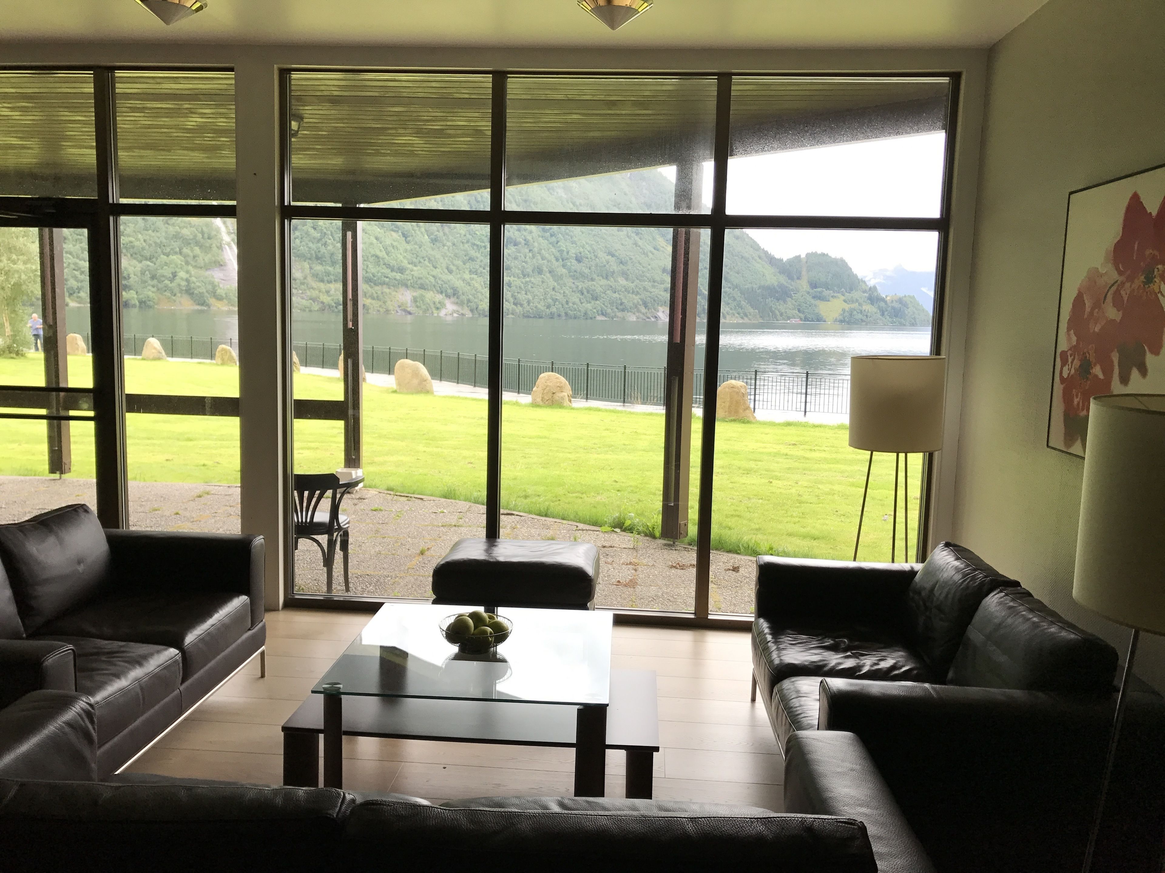 Coin salon dans le hall