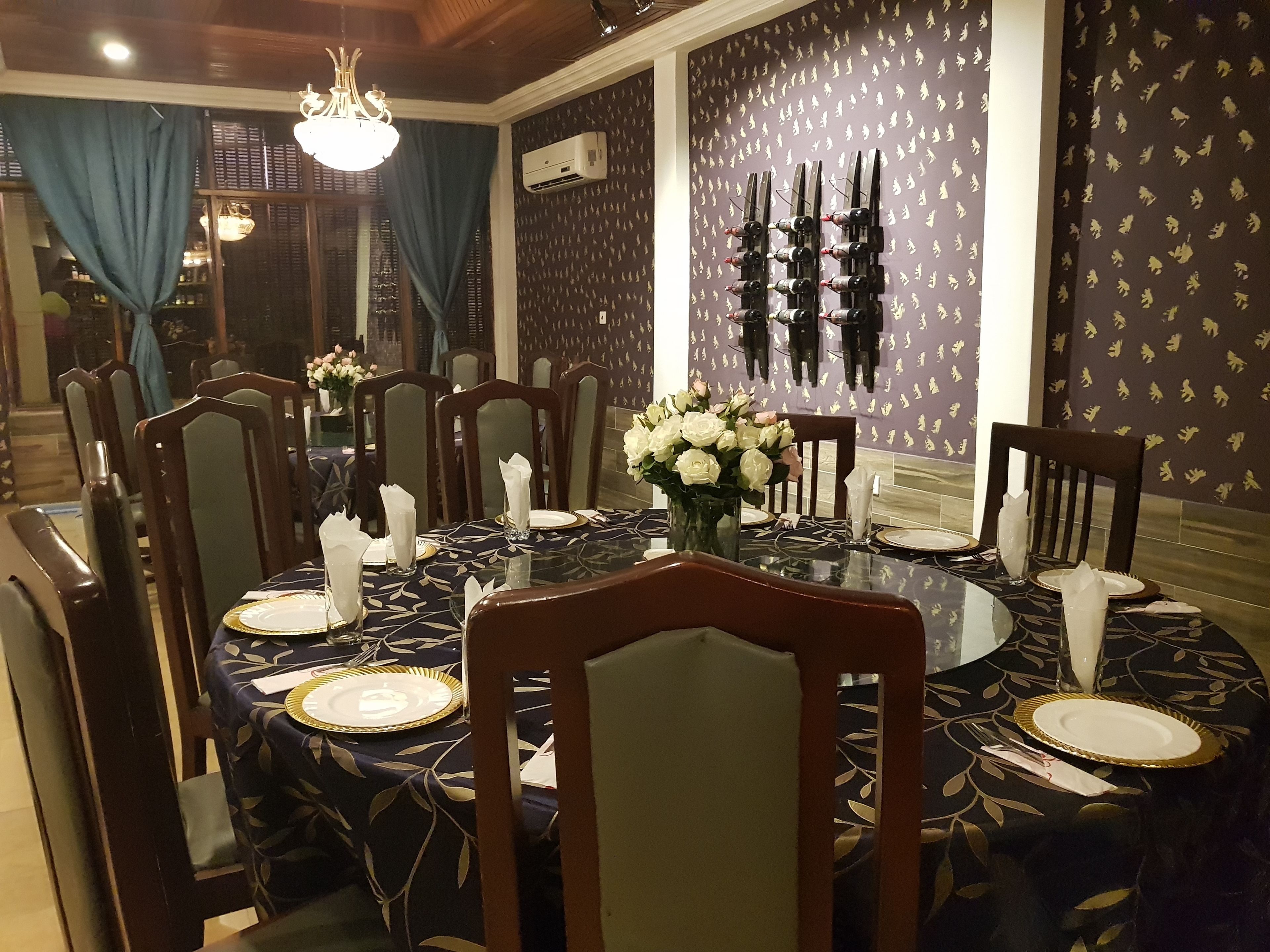 breakfast, lunch, dinner served; local and international cuisine