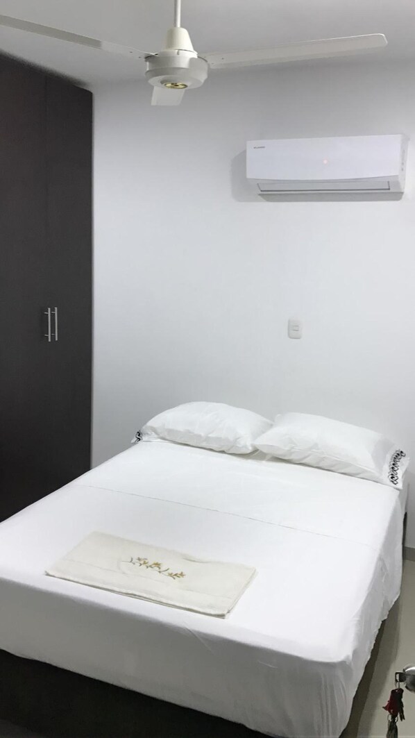 مكتب ومكواة/لوح كي وواي فاي مجانًا