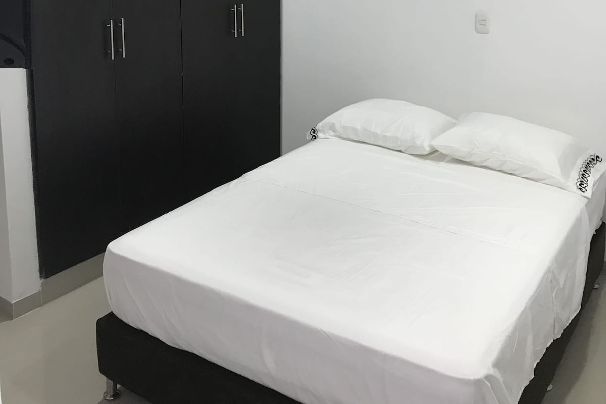 Double Room | Desk, iron/ironing board (on request), WiFi (free)