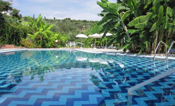 Outdoor pool - Yanna Studios & Apartments (Zakynthos)