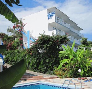 Outdoor pool - Yanna Studios & Apartments (Zakynthos)