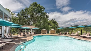 Seasonal outdoor pool, free cabanas, pool umbrellas