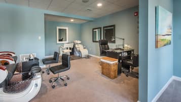 Couples treatment rooms, steam room, body treatments, aromatherapy