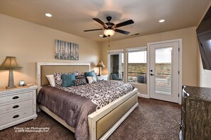 Casa, varias camas, vistas a la montaña (Red Rock Vista) | 5 dormitorios, tabla de planchar con plancha, cuna de viaje