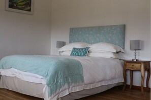 2 bedrooms, iron/ironing board, bed sheets