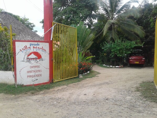 Entrada al alojamiento