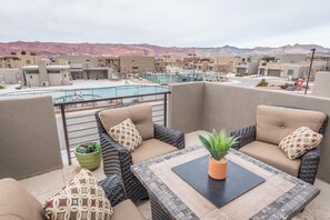 House, Multiple Beds, Pool View (Sunrise On The 9th) | Property grounds