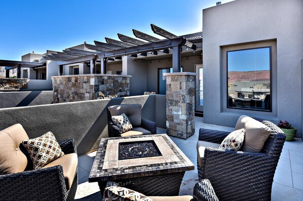 Townhome, Multiple Beds, Pool View (Sunrise On The 9th) | Property grounds