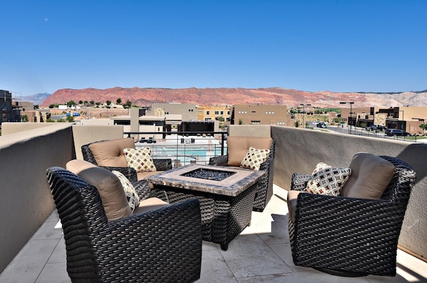 Casa adosada, varias camas, vistas a la piscina (Sunrise On The 9th) | Jardines del alojamiento