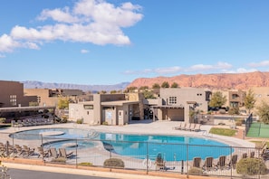 Ferienhaus, Mehrere Betten, Poolblick (The View At The Escapes) | Pool | Außenpool, beheizter Pool
