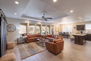 Talo, useita sänkyjä, vuoristonäköala (Mi Casa Es Su Casa) | Oleskelualue | Taulutelevisio, DVD-soitin