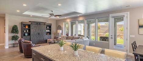 House, Multiple Beds, Mountain View (Mi Casa Es Su Casa) | Private kitchen | Full-sized fridge, microwave, oven, stovetop