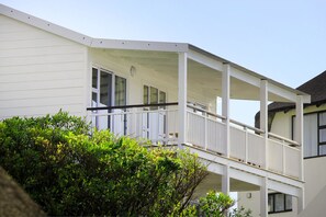 Exterior - Seals Backpackers (Cape Saint Francis)
