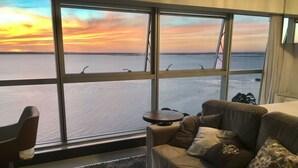Deluxe Double Room, 1 Queen Bed | Living room - Flat Loft Barra (Porto Alegre)