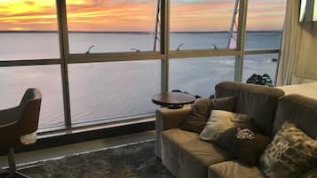 Deluxe Double Room, 1 Queen Bed | Living room | Flat-screen TV