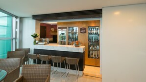 Poolside bar - Flat Loft Barra (Porto Alegre)
