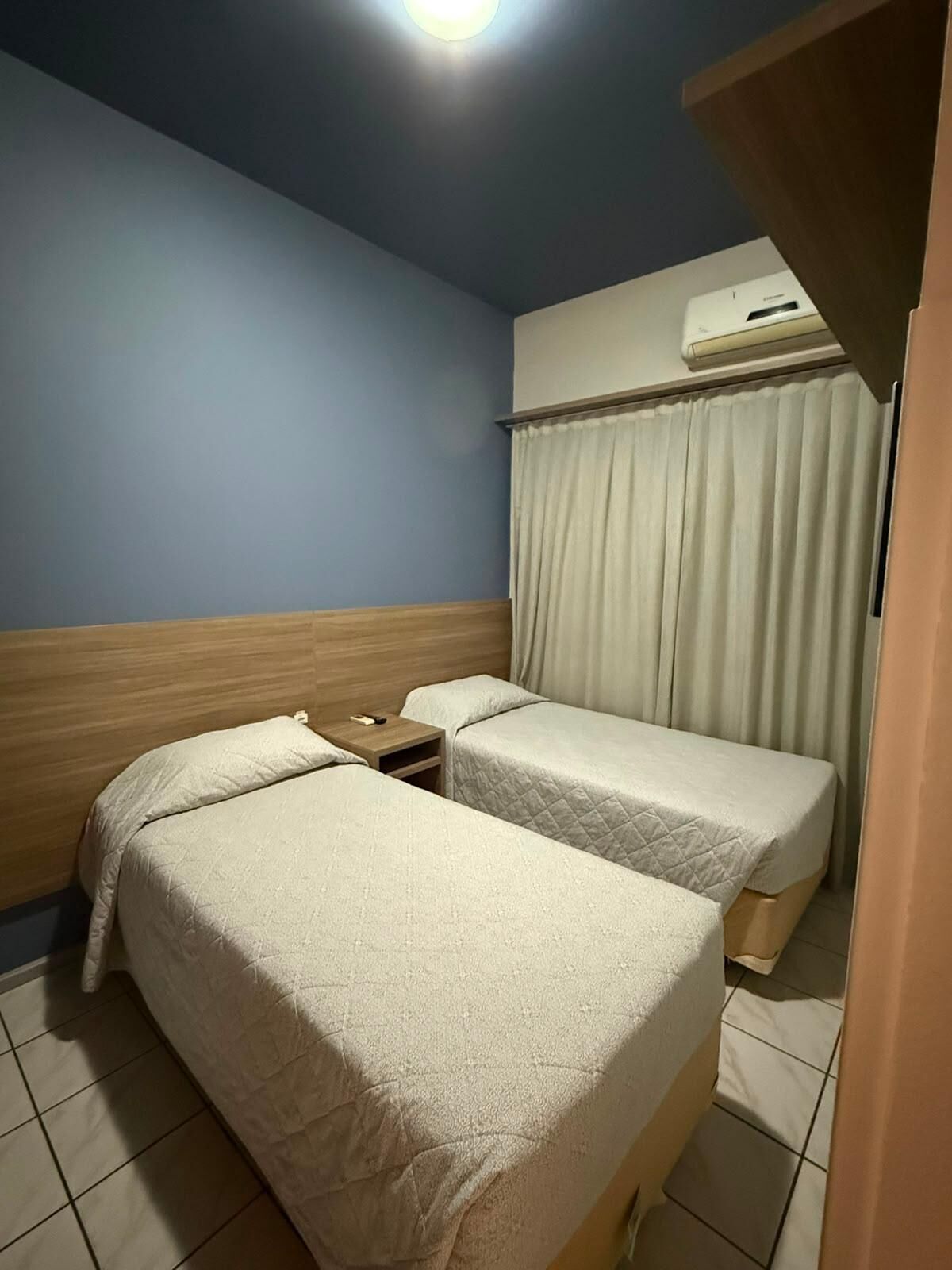 Minibar, blackout drapes, WiFi (free)
