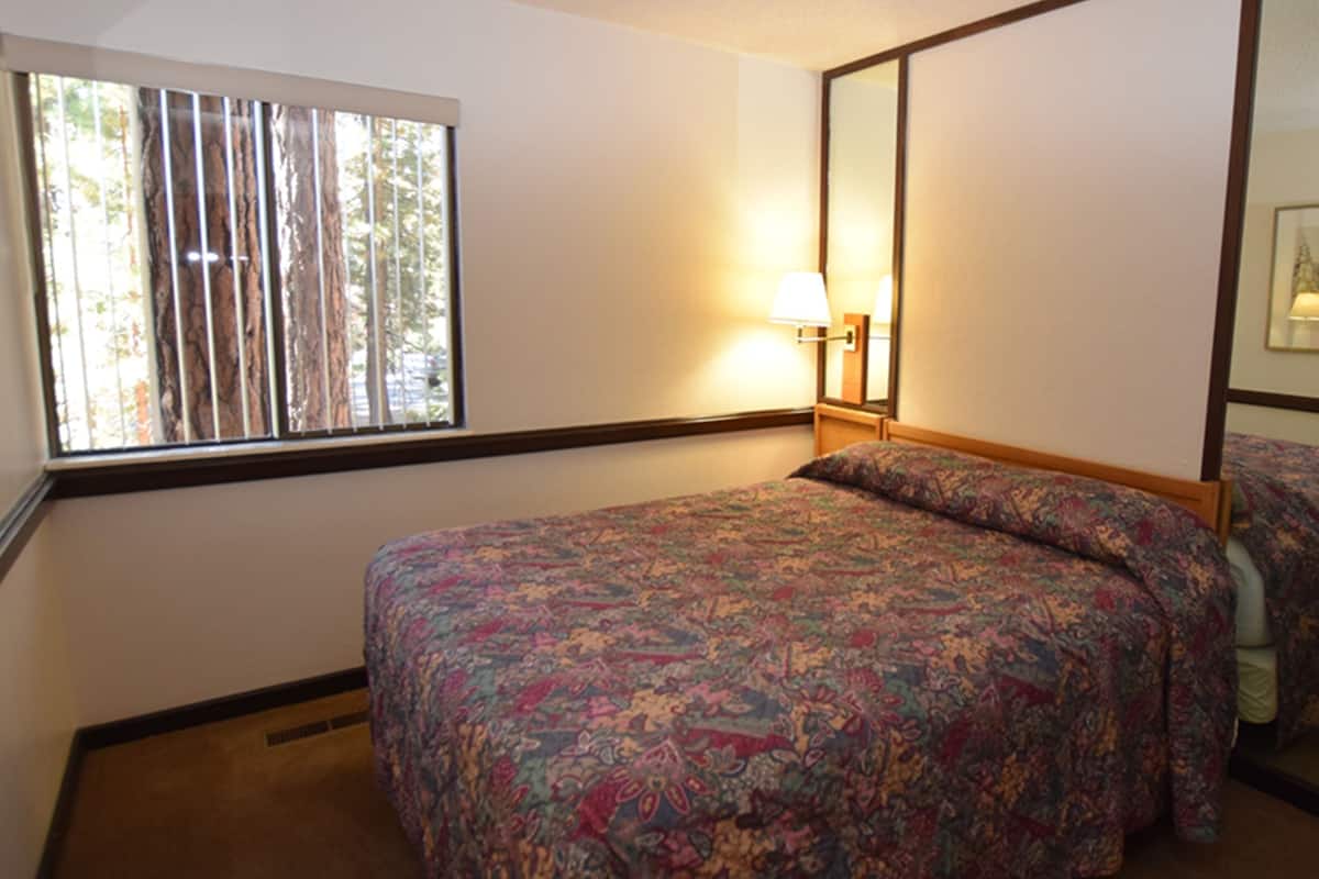 suite, 2 bedrooms | 1 bedroom, iron/ironing board, bed sheets