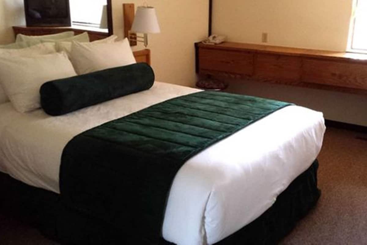 suite, 2 bedrooms | 1 bedroom, iron/ironing board, bed sheets