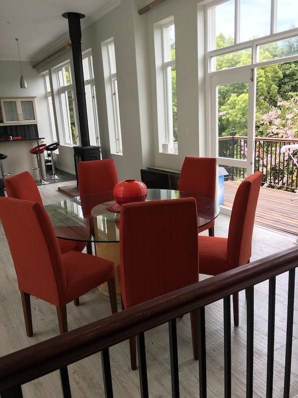 Classic Apartment, 2 Bedrooms | In-room dining