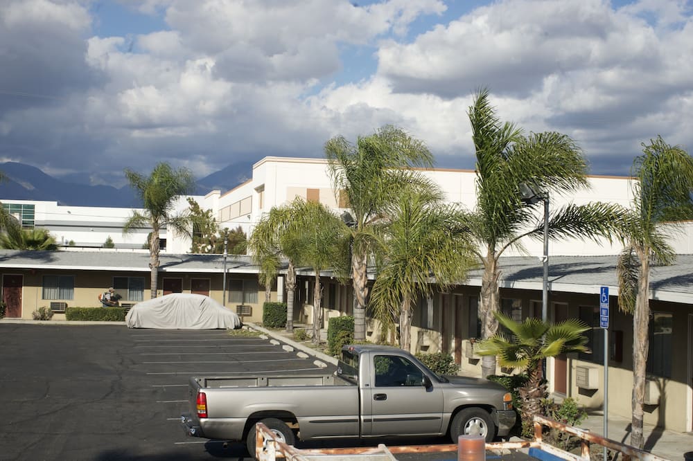 Sands Motel