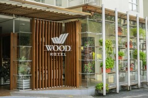 Unclassified image, 5 of 20, button - Wood Hotel (Cidadap)