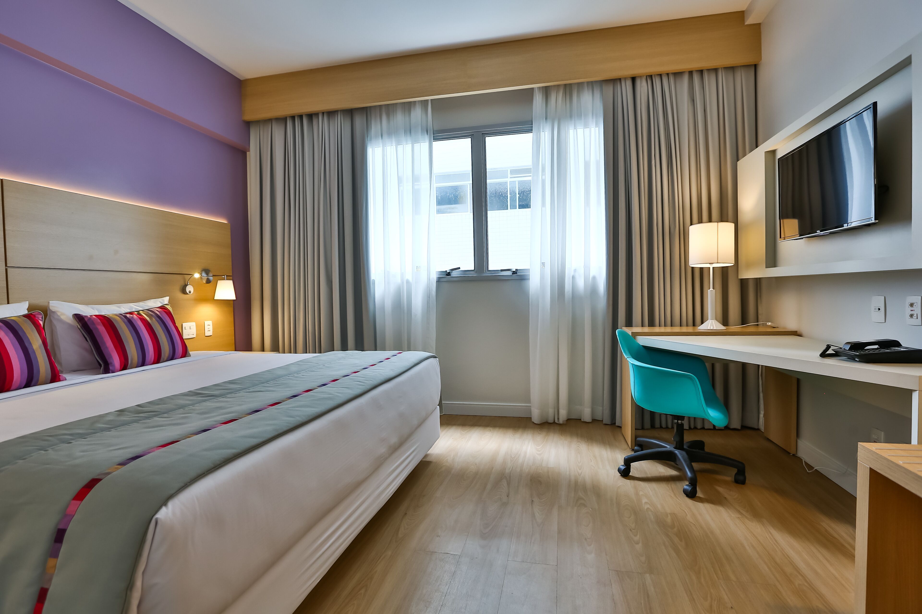 quarto superior king | hypo-allergenic bedding, minibar, in-room safe, desk